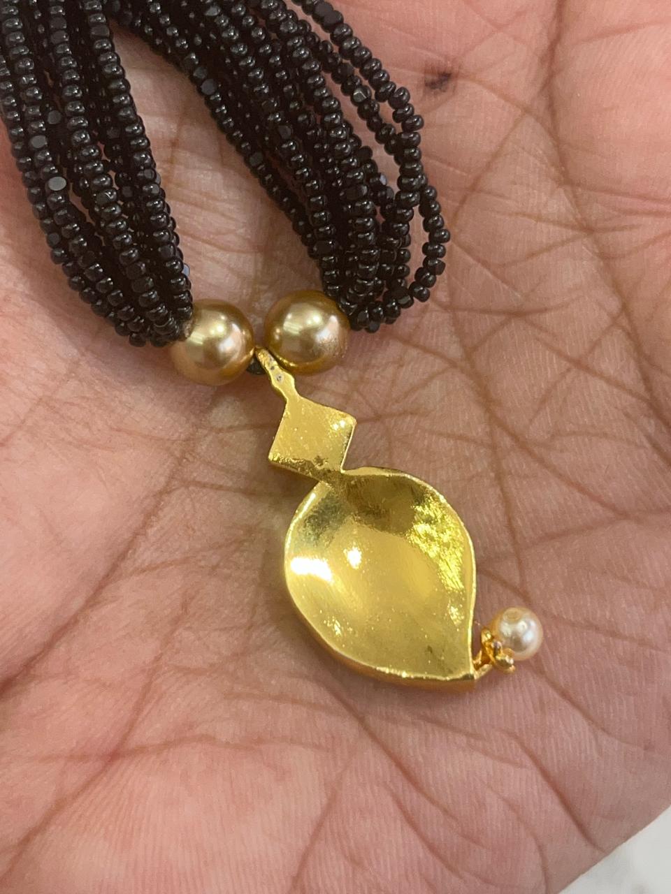 CF026 Kundan black beads