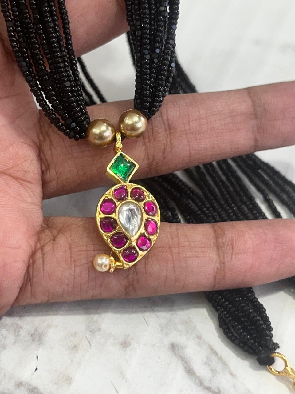 CF026 Kundan black beads
